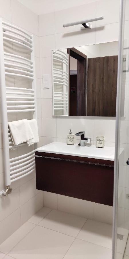Pe-Ki Lux Apartman Szekesfehervar Exterior photo
