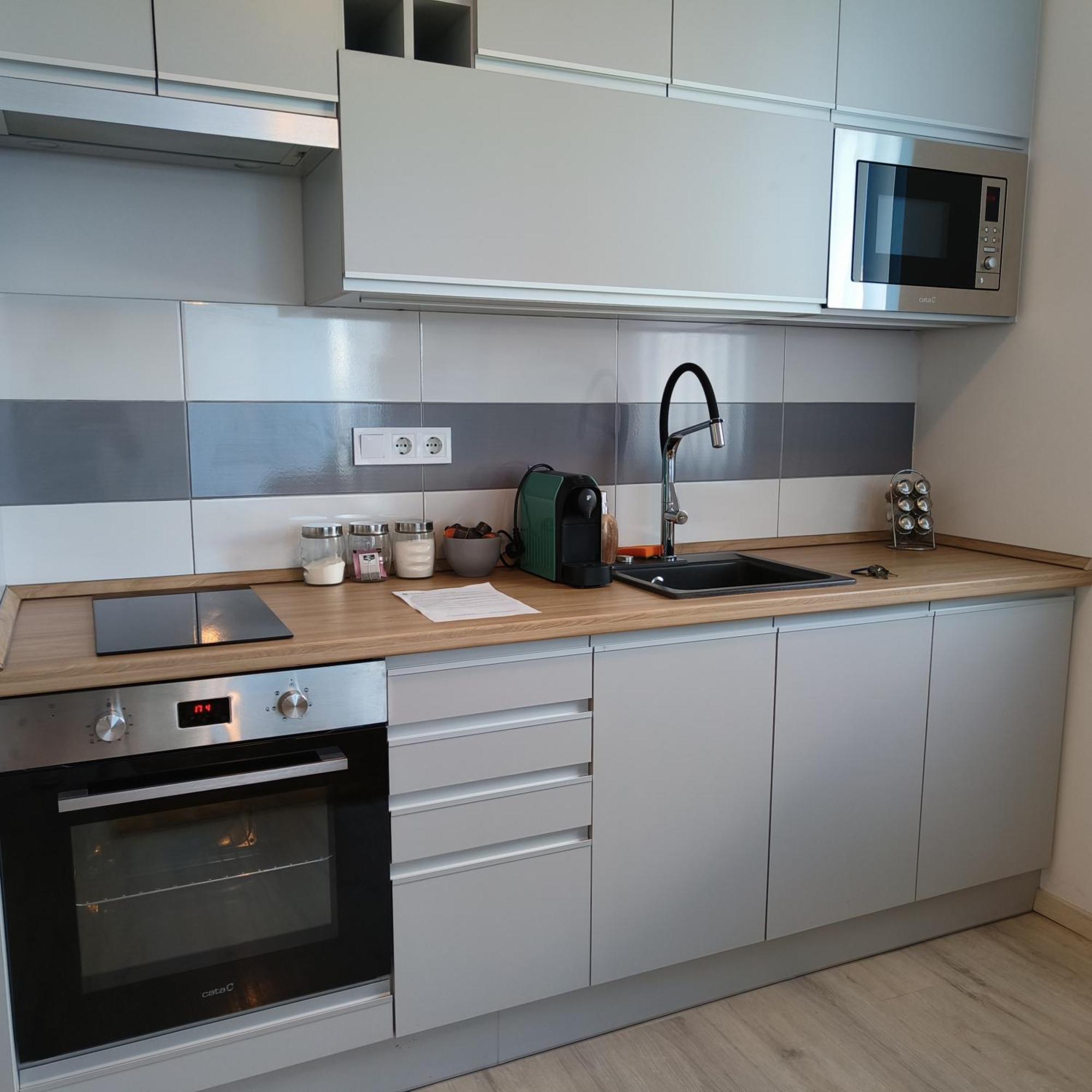 Pe-Ki Lux Apartman Szekesfehervar Exterior photo